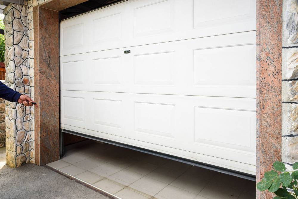 Porte de garage à Faux-Mazuras